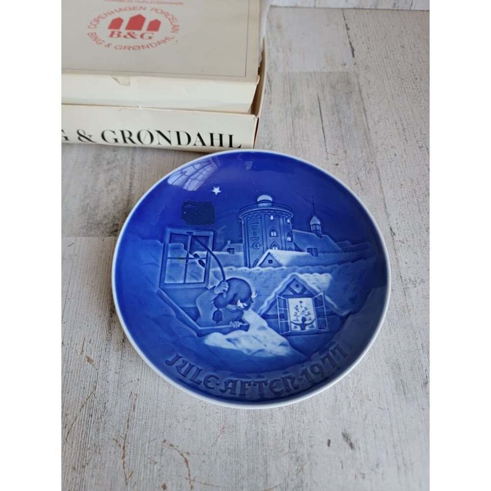 Copenhagen porcelain jule after 1977 vintage plate collectible Xmas home decor‎